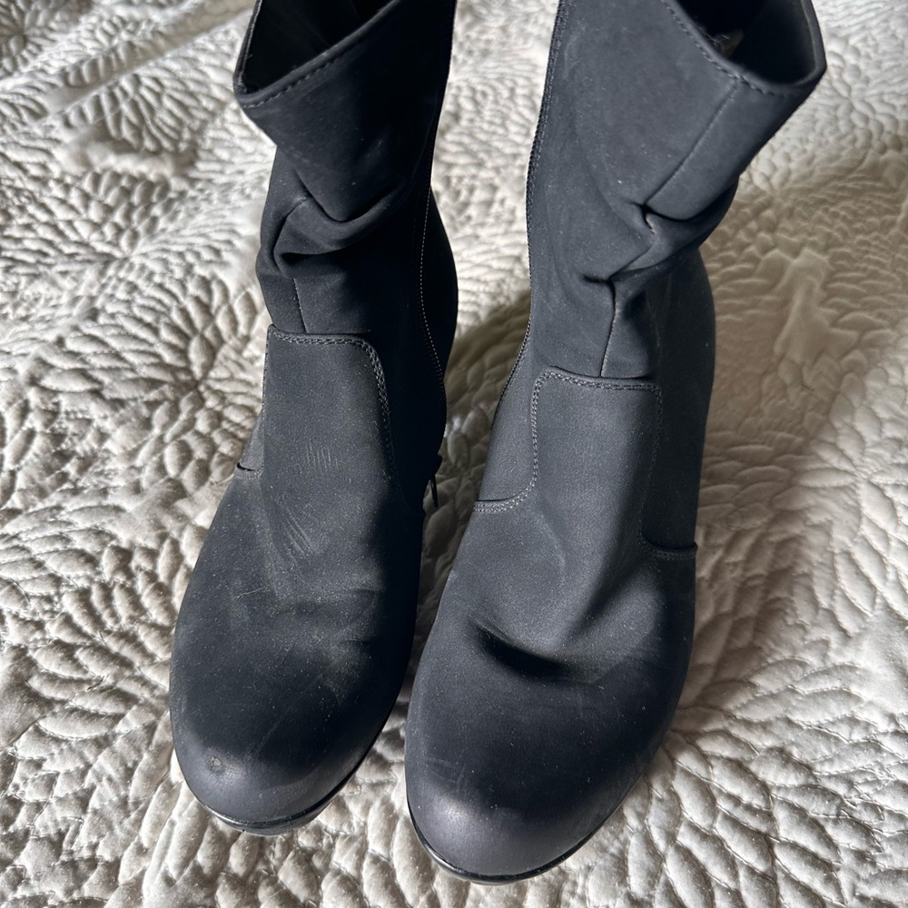 Short boots with warm fur inside size 39